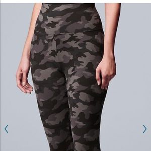 Vera Wang High Rise Camo Legging Size Large